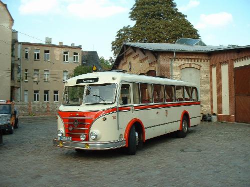 Ein historischer Bus auf dem Betriebsgeläde der HAVAG